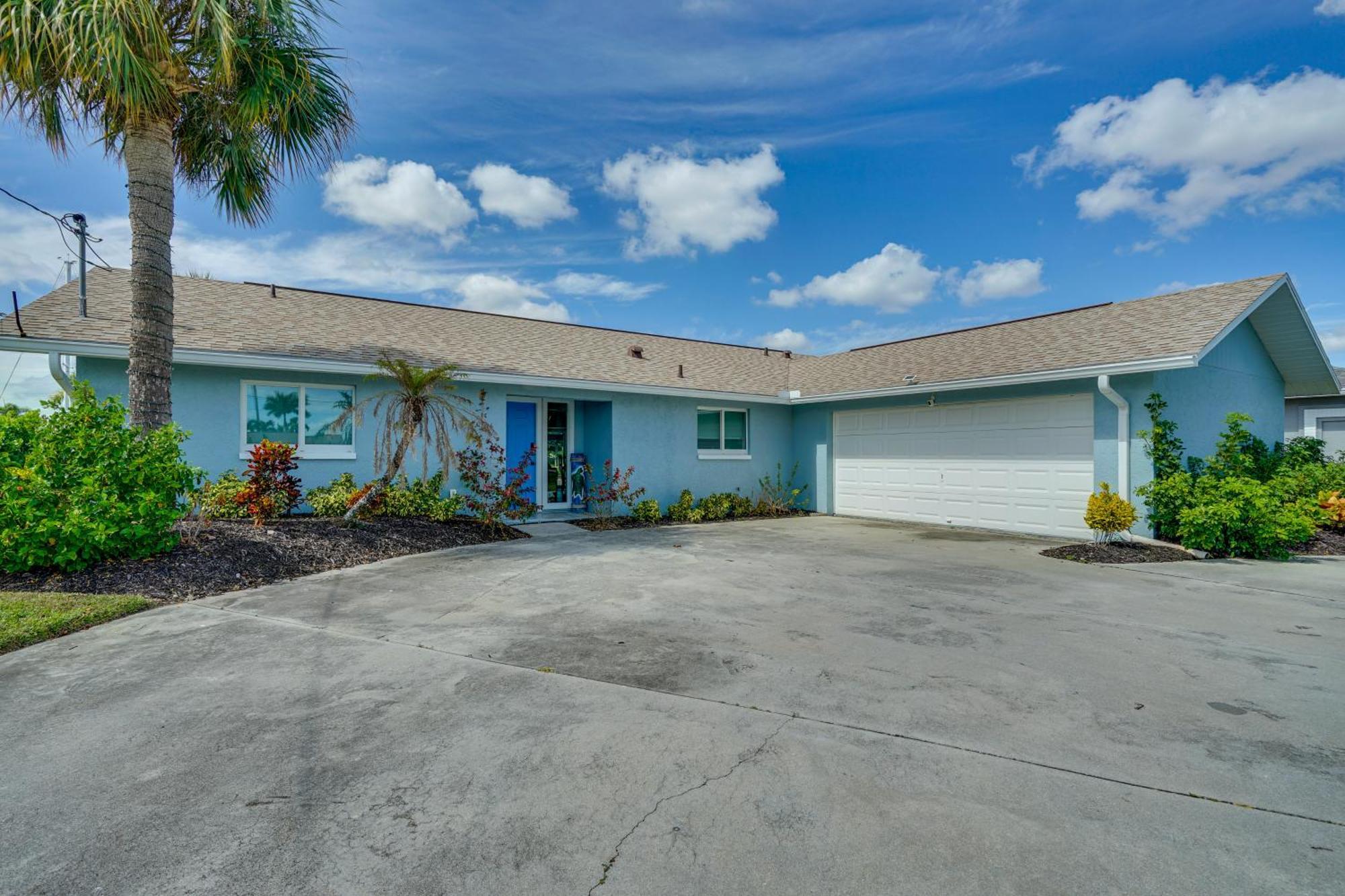 Beachy Cape Coral Home - Swim, Fish, Boat! Exterior photo